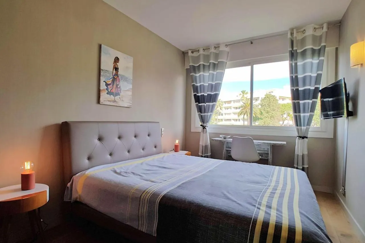 4-Room Apartment With Terrace & Sea View 5-Minute Walk To The Beach 칸느