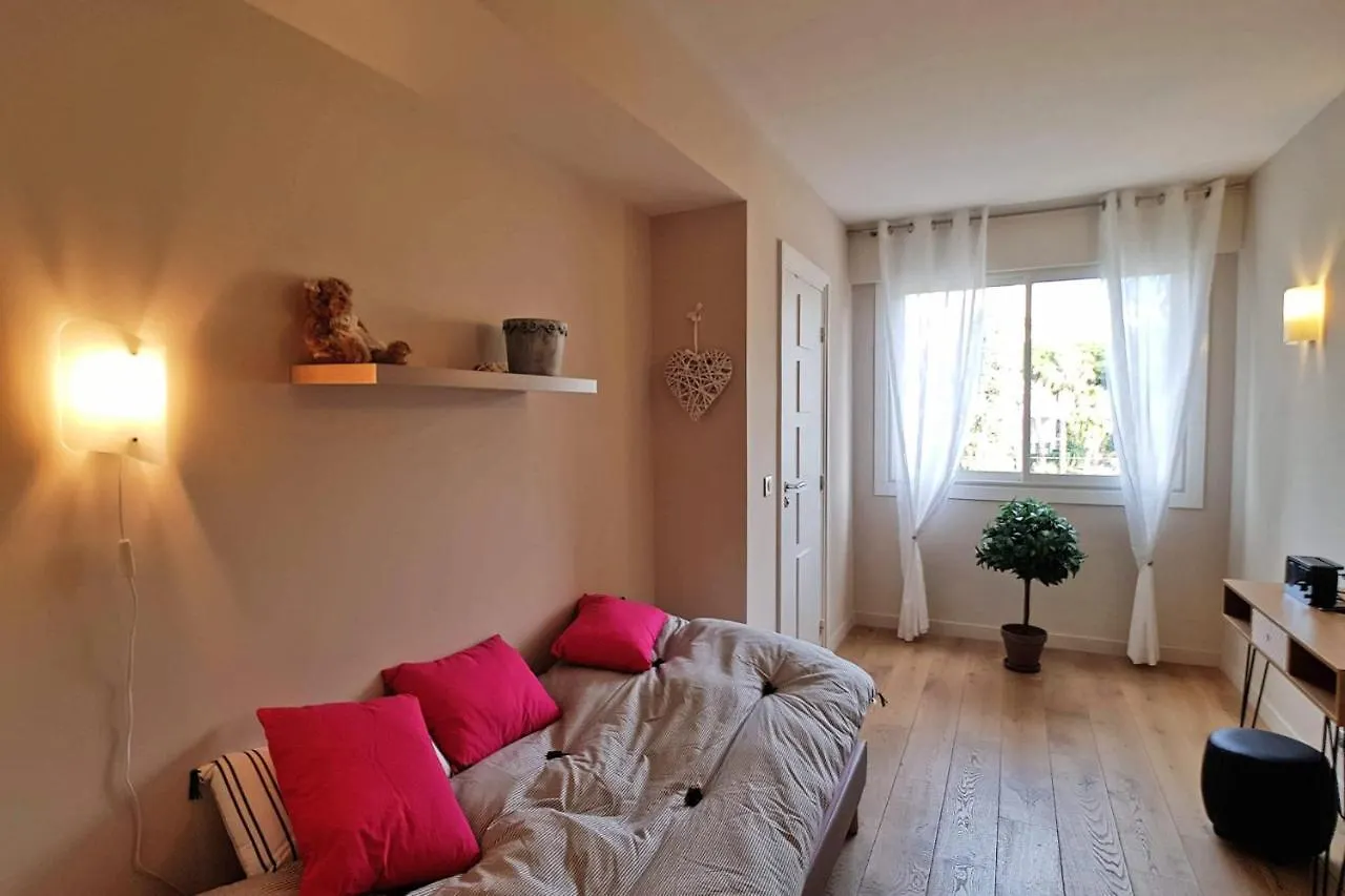 4-Room Apartment With Terrace & Sea View 5-Minute Walk To The Beach 칸느