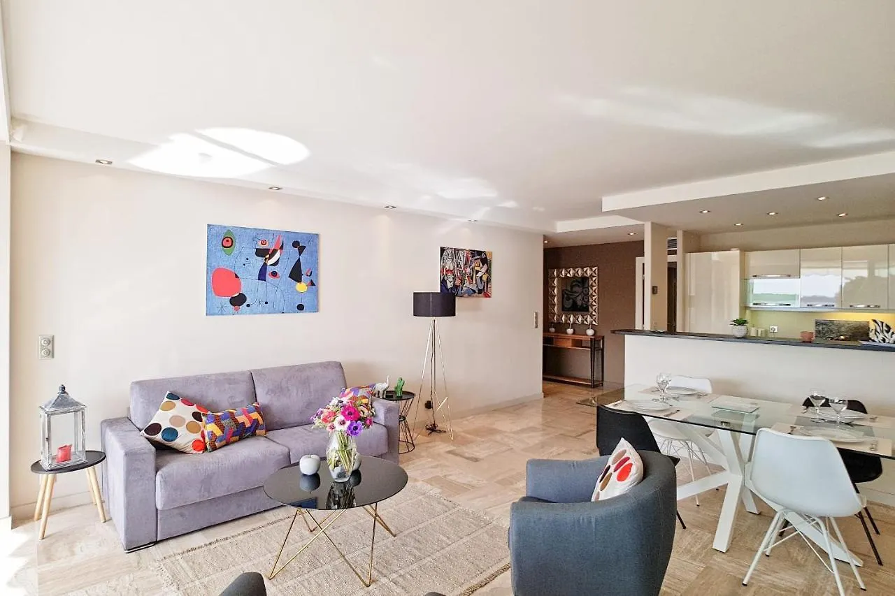 4-Room Apartment With Terrace & Sea View 5-Minute Walk To The Beach Cannes