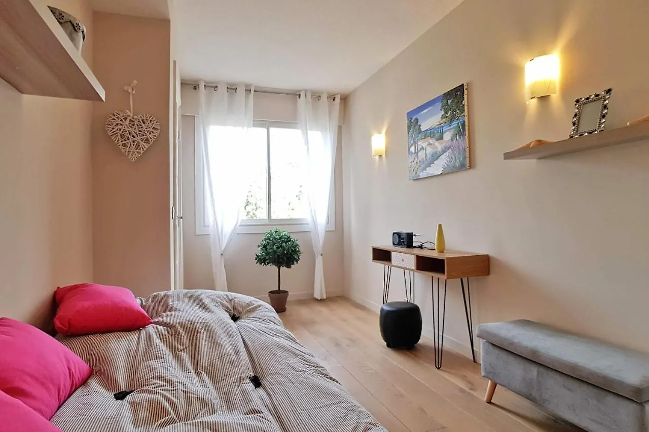 4-Room Apartment With Terrace & Sea View 5-Minute Walk To The Beach Cannes