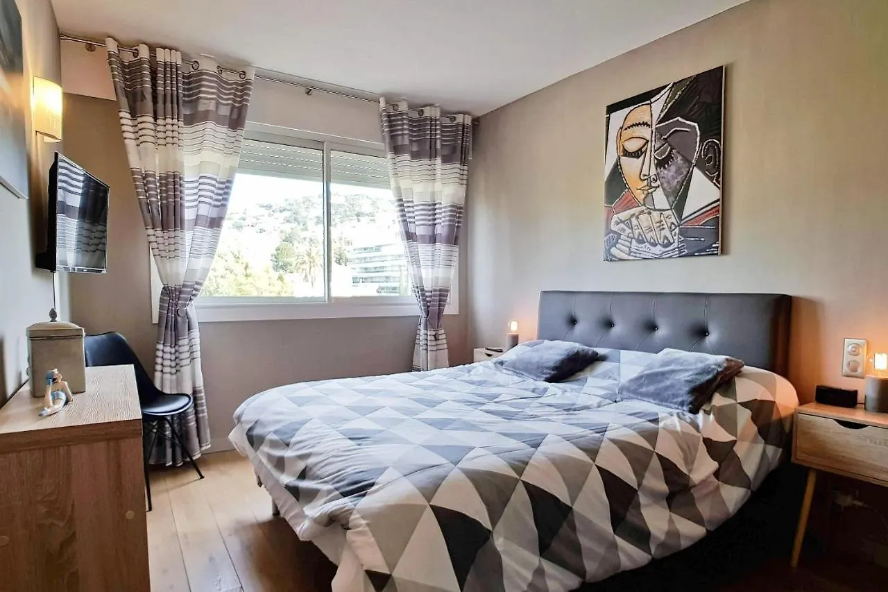 4-Room Apartment With Terrace & Sea View 5-Minute Walk To The Beach Cannes